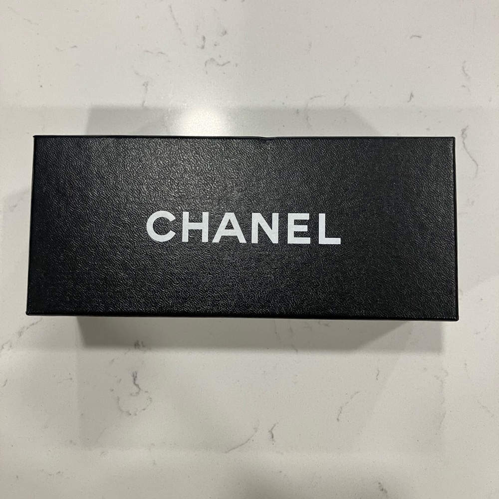 CHANEL Vintage Gray Quilted Eyeglass Frames box and case!!! - Picture 7 of 7